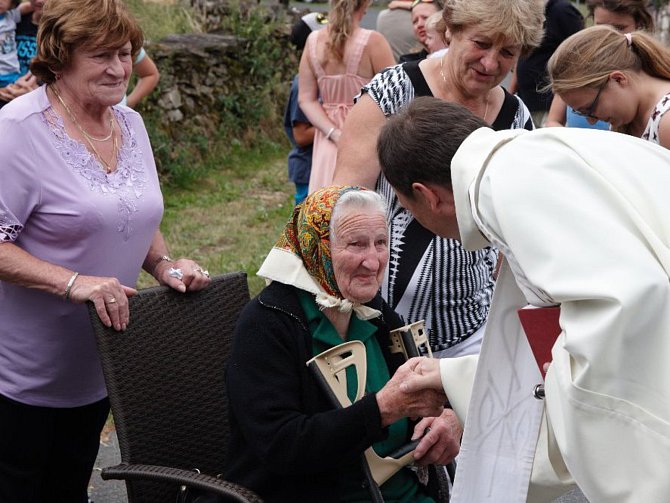 Oslav se zúčastnila nejstarší občanka obce paní Anna Horňáková, která se letos dožívá úctyhodných 94 let.