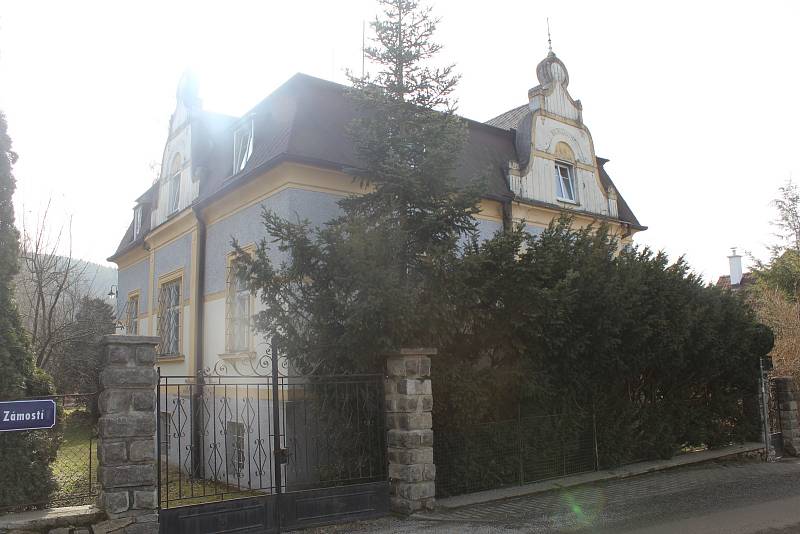Vila v Malenicích, kam jezdila Jiřina Jirásková se svým životním partnerem Zdeňkem Podskalským.