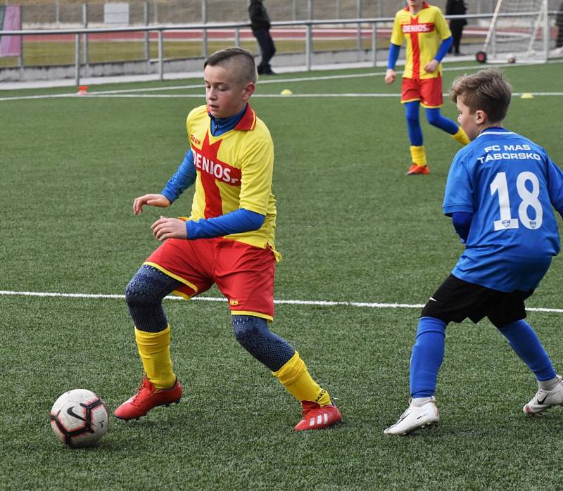 Žáci Junioru Strakonice se v přípravě utkali s fotbalisty FC MAS Táborsko.