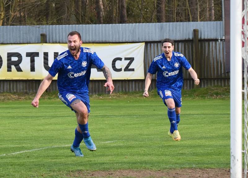 Fotbalová divize: Otava Katovice - Petřín Plzeň 3:0 (2:0).