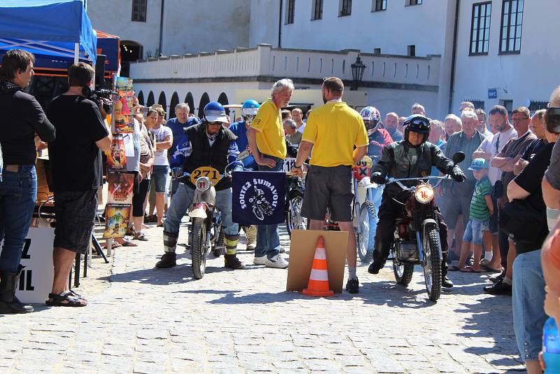 Ve Strakonicích v sobotu odstartoval čtvrtý ročník závodu veteránů Soutěž Šumavou.