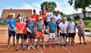K pouti ve Volyni tradičně patří turnaj tenisových deblů.
