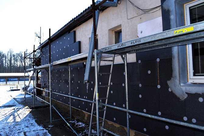 Přes zimní přestávku pokračují Katovičtí ve sportovním areálu se zvelebováním staveb.