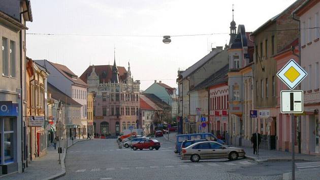 Velké náměstí připomíná spíše širší ulici