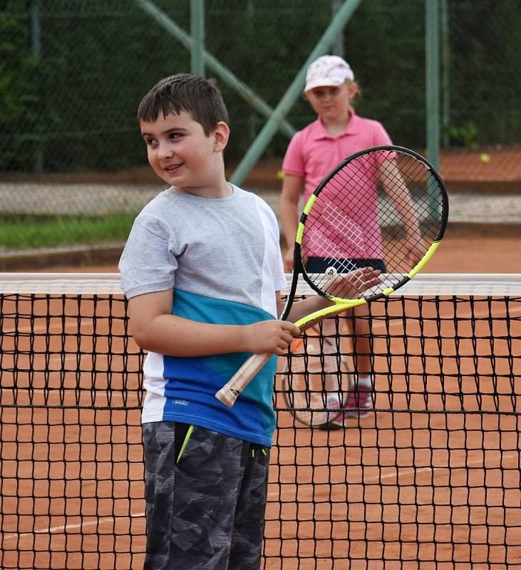 Strakoničtí tenisté uspořádali kemp pro mladé naděje.