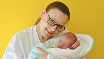 Jan Jehlík z Volyně. Honzík se narodil 30. 5. 2019 v 3.18 hodin a jeho porodní váha byla 3100 gramů. Bratříčka již doma napjatě očekávala roční Rozárka.