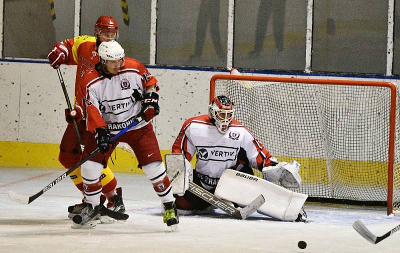 O pohár ředitele pivovaru Dudák: HC Strakonice - HC Radomyšl 2:1.