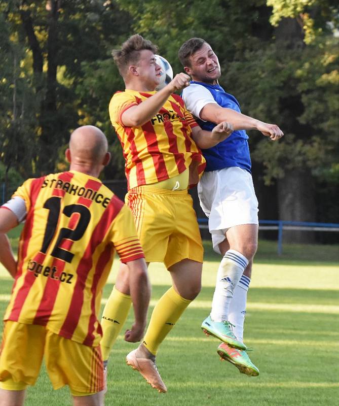 Fotbalový krajský přebor: Junior Strakonice - Třeboň 2:1.