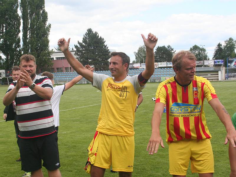 Fotbalisté Junioru Strakonice slavili čtvrtý postup v řadě.