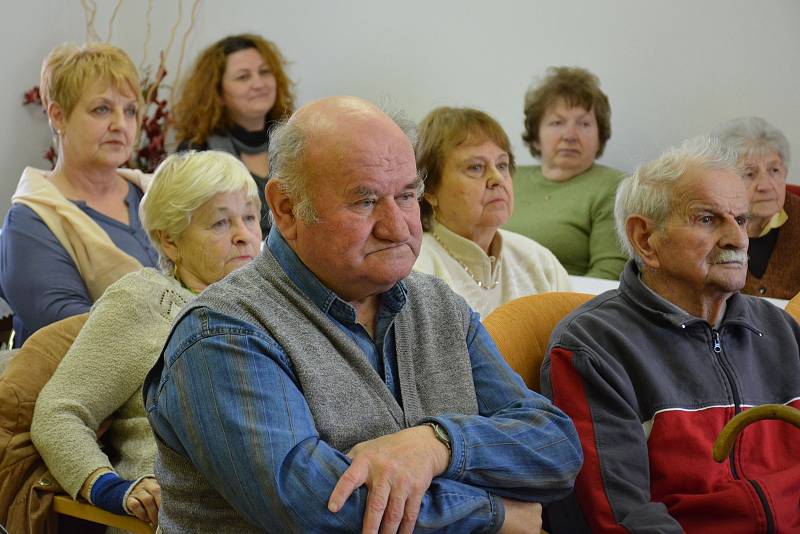 OBRAZEM: Slavnostního převzetí ceny se zúčastnili zástupci města Vodňany, sociální pracovníci a jejich klienti.