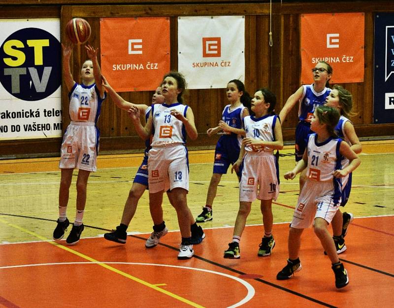 Basketbalovou ŽBL si užívaly i nejmenší hráčky BK Strakonice.
