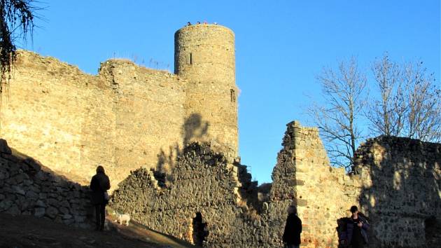 Vydejte se procházkou k pohádkovému hradu Helfenburk.