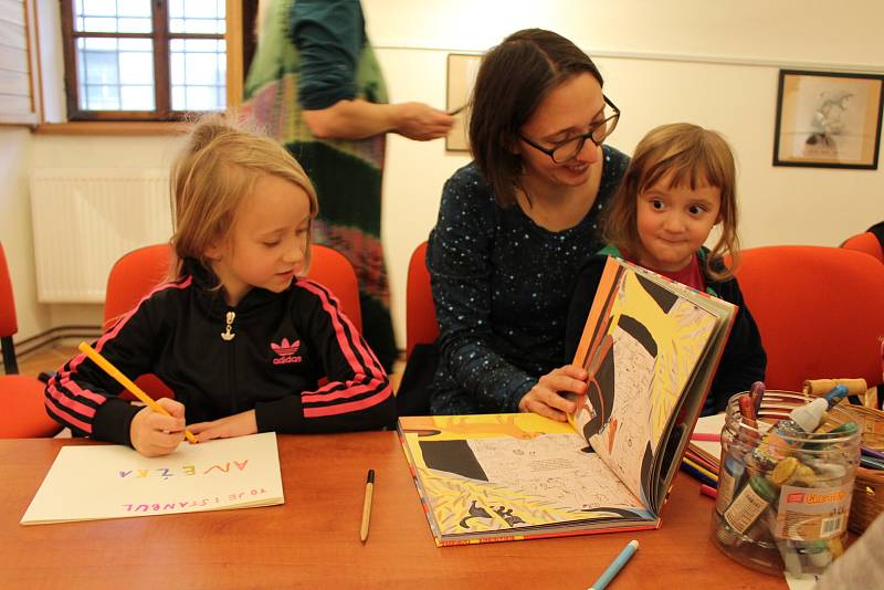 Dny poezie a mluveného slova přinesly do Strakonic mnoho zajímavých akcí. Návštěvníci mohli zavítat například na zážitkové poetické semináře nebo dílny tvůrčího psaní.