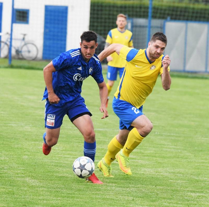 Fotbalová divize: Katovice - Doubravka 2:1 (2:0).