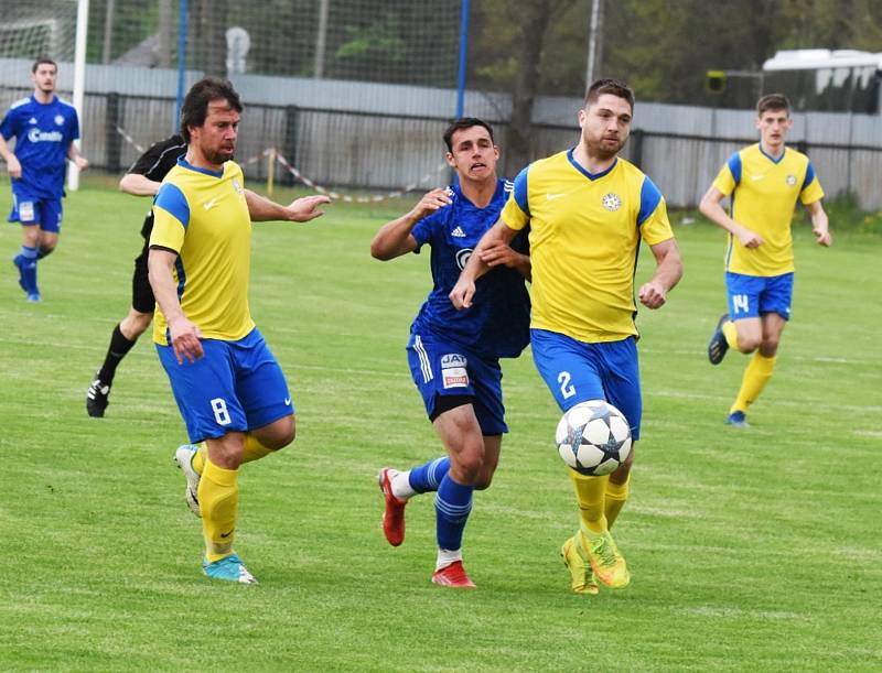 Fotbalová divize: Katovice - Doubravka 2:1 (2:0).