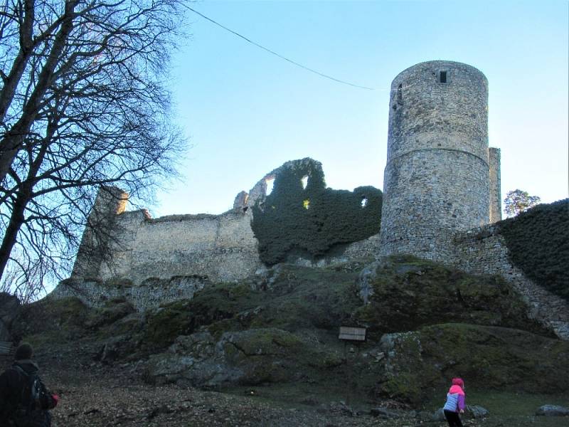 Vydejte se procházkou k pohádkovému hradu Helfenburk.