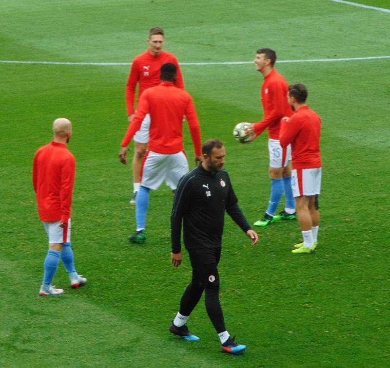 Strakoničtí fanoušci Slavie nechyběli na zápase proti Plzni.