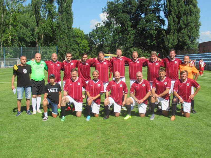 Pro Jakoubka hrály fotbal i výběry fanoušků Slávie a Sparty Praha.