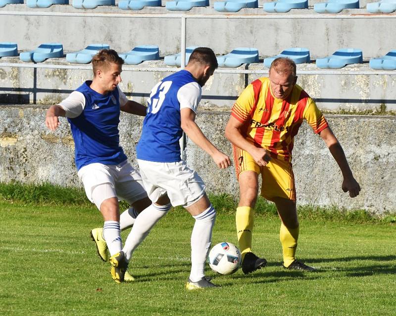 Fotbalový krajský přebor: Junior Strakonice - Třeboň 2:1.