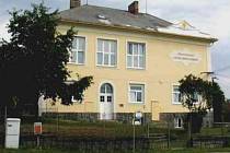 Škola v Zálesí byla vybudována v roce 1925. 