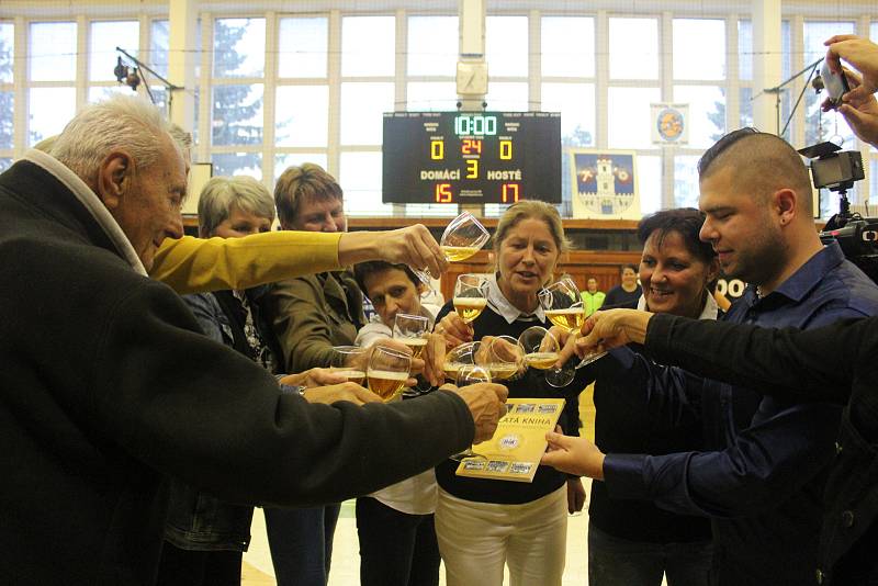 Křest Zlaté knihy strakonického basketbalu.