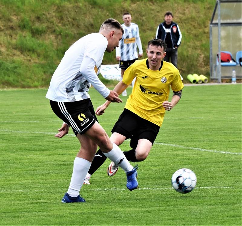 Fotbalová I.B třída: Sousedovice - Lhenice 1:2 (1:1).