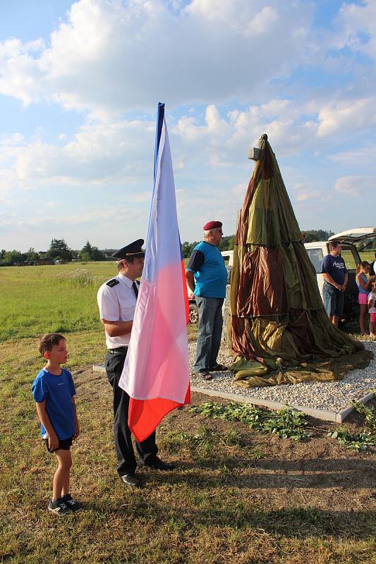 Odhalení obnoveného a opraveného pomníku v Nových Kestřanech.