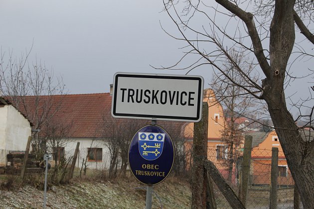 V katastru obce Truskovice na Vodňansku se měla podle místních odehrát vražda. Policisté s ohledem na vyšetřování zatím nechtějí informaci potvrdit.