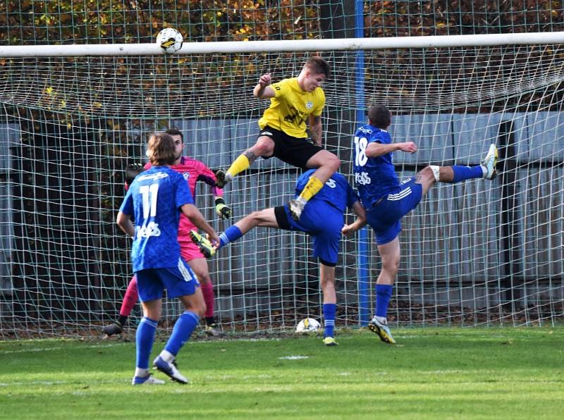 Fotbalová divize: Otava Katovice - Viktoria Mariánské Lázně 5:1 (1:0).