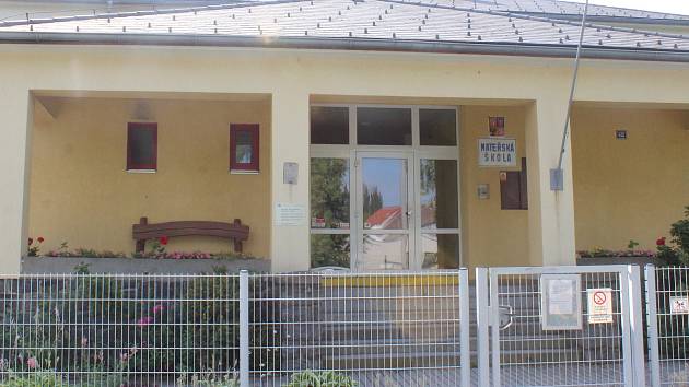 Mateřská škola Holečkova 413