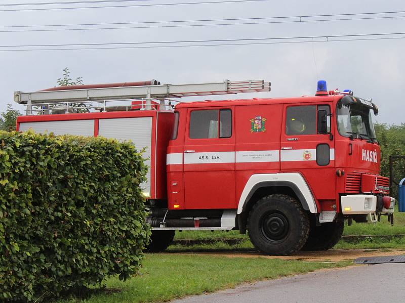Sobotní oslavy 120. let od založení dobrovolných hasičů v Chelčicích doprovázel déšť.