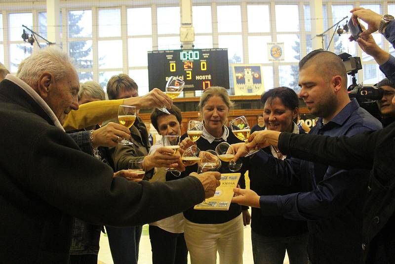 Křest Zlaté knihy strakonického basketbalu.