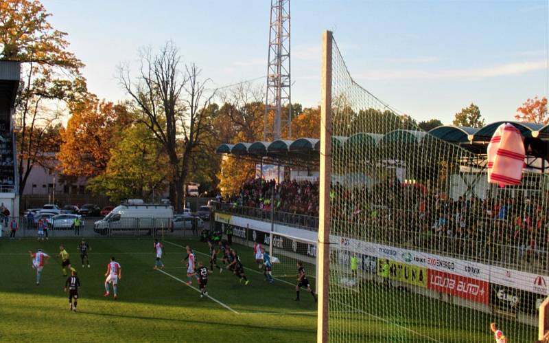 Strakoničtí fanoušci Slavie nemohli chybět na Dynamu.