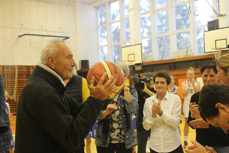 Křest Zlaté knihy strakonického basketbalu.