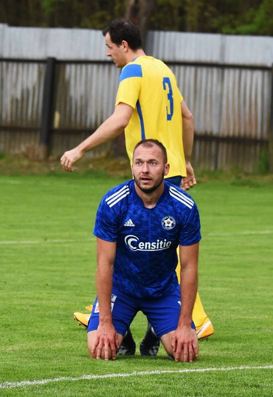 Fotbalová divize: Katovice - Doubravka 2:1 (2:0).