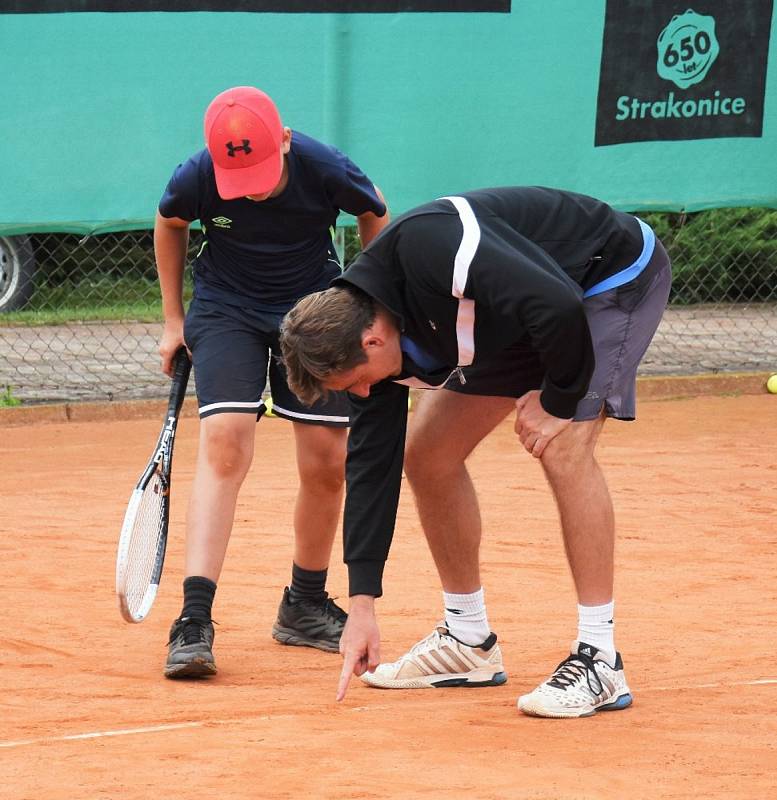 Strakoničtí tenisté uspořádali kemp pro mladé naděje.