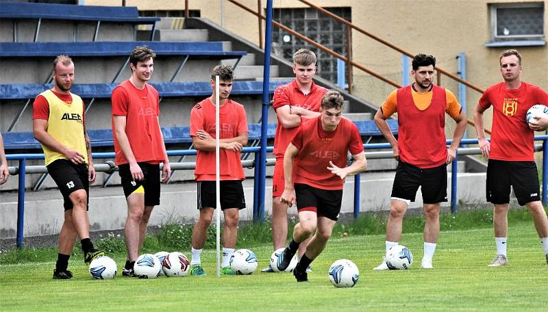 Junior odstartoval přípravu na novou sezonu. Trénink vedl sportovní manažer Tomáš Čakrt, který zaskakoval za trenéra Luďka Cimrhanzla.