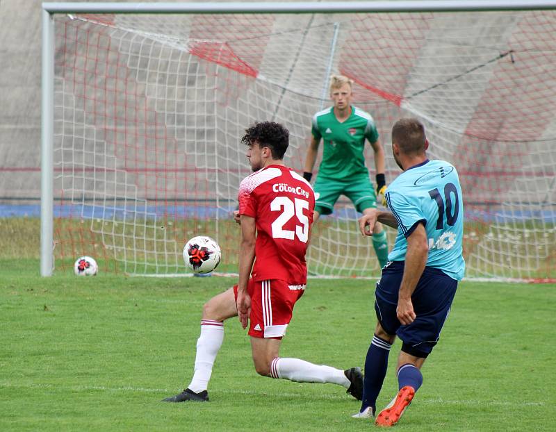 7. kolo FORTUNA divize A: SK Petřín Plzeň (červení) - SK Otava Katovice (modří) 7:0.