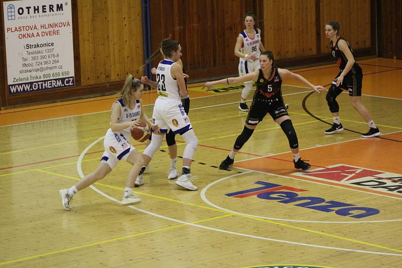 Basketbalová ŽBL: BK Strakonice - Žabiny Brno 40:83.