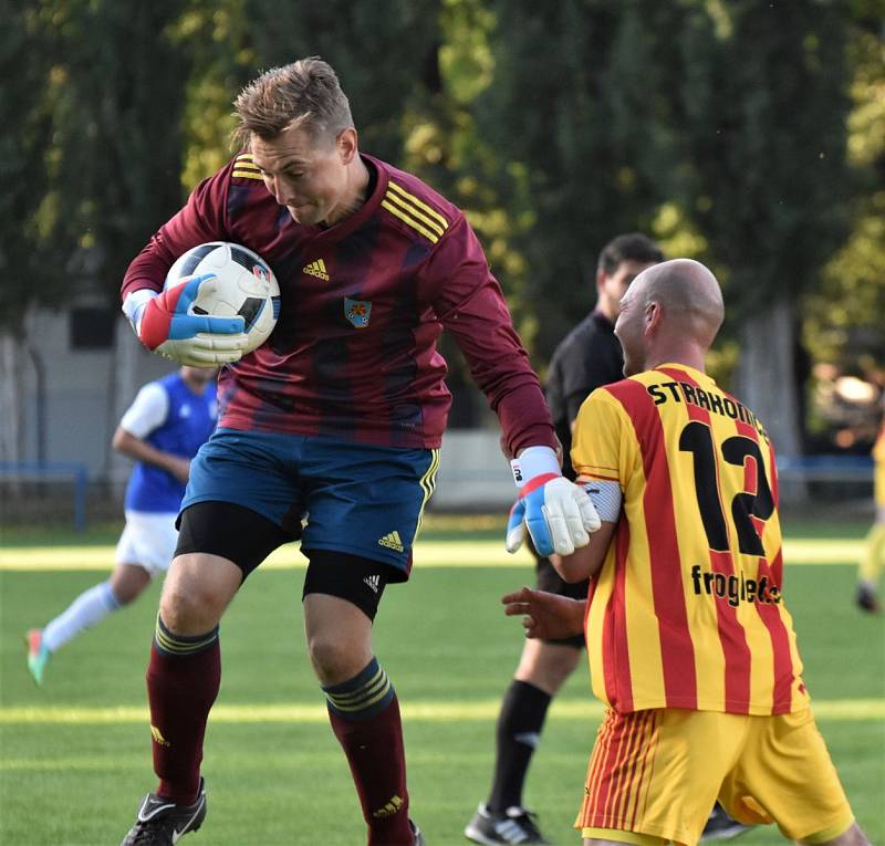 Fotbalový krajský přebor: Junior Strakonice - Třeboň 2:1.