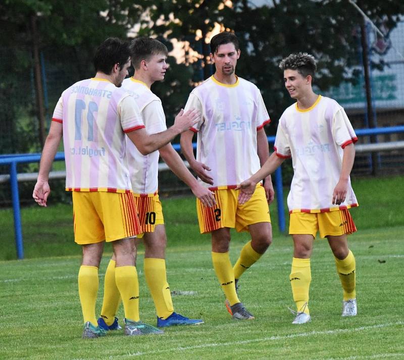 Přípravný fotbal: Junior Strakonice - Vacov 6:1.