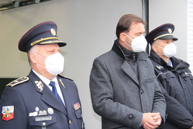 Ocenění studentů Střední rybářské školy ve Vodňanech a policistů, kteří zachránili ženu a dítě.