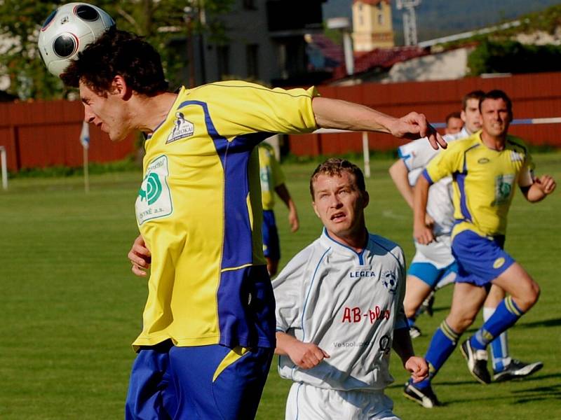 Katovice ve 23. kole krajského přeboru porazily doma Čkyni 2:1, když otočily skóre góly Krejsy a Pelešky.