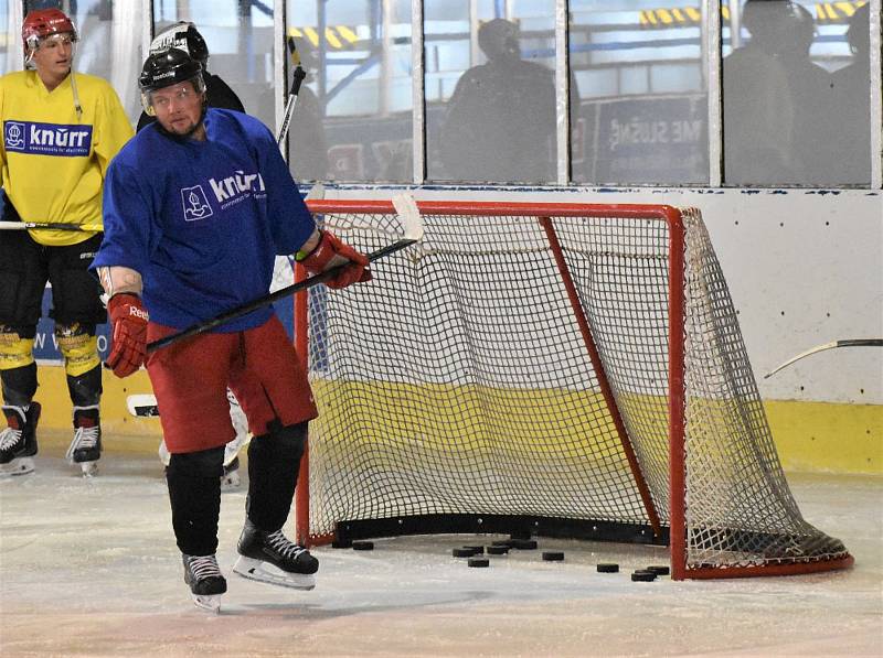 Strakoničtí hokejisté se již připravují na novou sezonu na ledě.