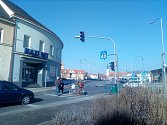 Čtenářka Strakonického deníku se pozastavuje nad tím, že semafory na přechodu v Komenského ulici ve Strakonicích nefungují do pozdních večerních hodin.