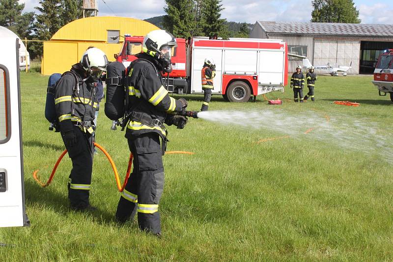 Téměř sedm desítek hasičů, policistů, záchranářů či pracovníků letiště se ve středu 7. června v dopoledních hodinách zapojilo do taktického cvičení „Letadlo 2017“.