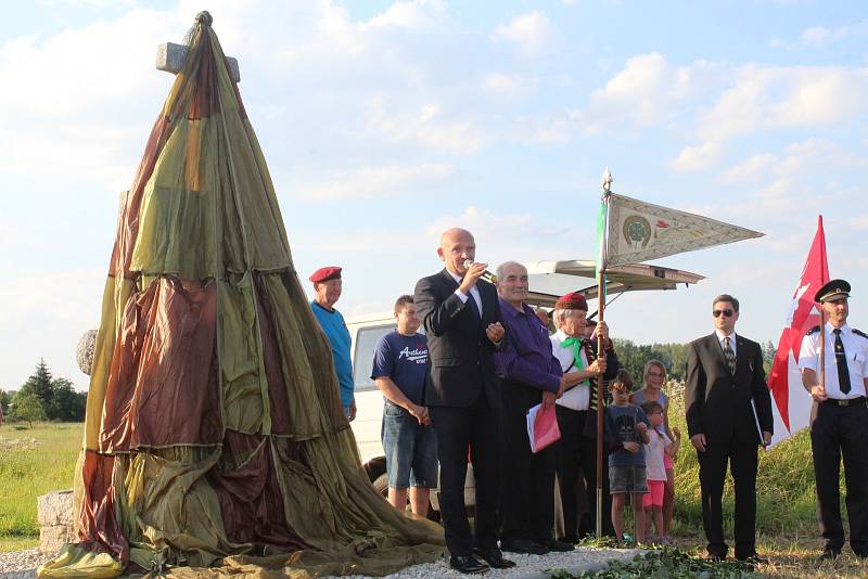 Odhalení obnoveného a opraveného pomníku v Nových Kestřanech.