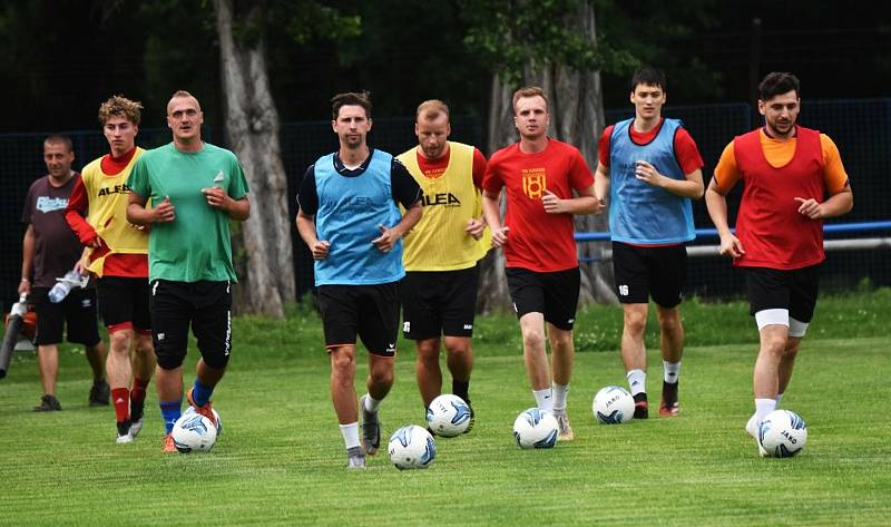 Junior odstartoval přípravu na novou sezonu. Trénink vedl sportovní manažer Tomáš Čakrt, který zaskakoval za trenéra Luďka Cimrhanzla.