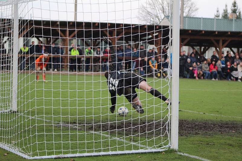 Fotbalová divize: Katovice - Klatovy 1:1 - penalty 6:7.