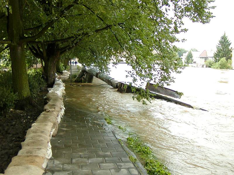 Ničivé povodně roku 2002 ve Strakonicích.